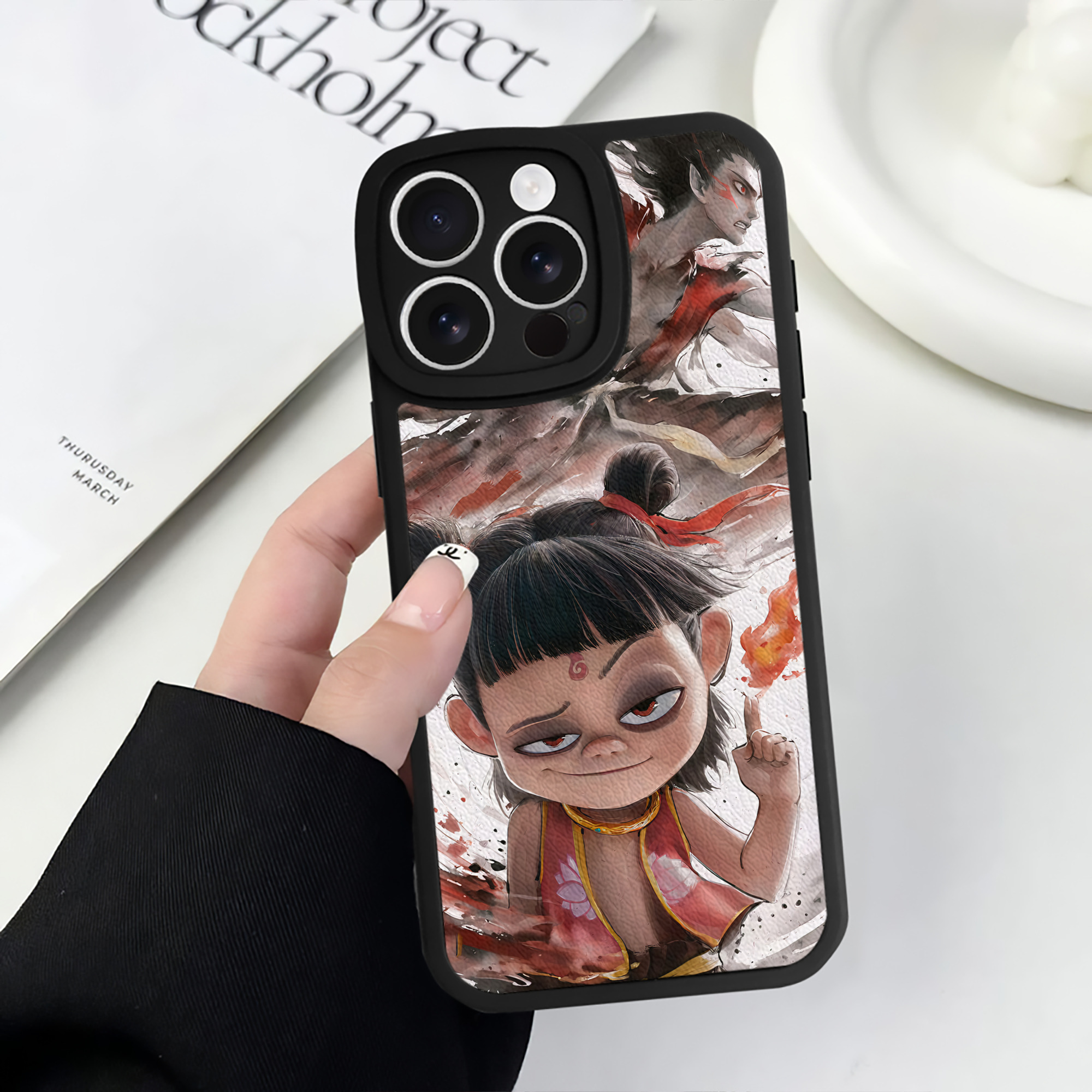 （画像用） Ne Zha 2 ナタ 魔童の大暴れ 【iPhone 16シリーズ対応】シリコンスマホケース（レザー調） 材質：シリコン
